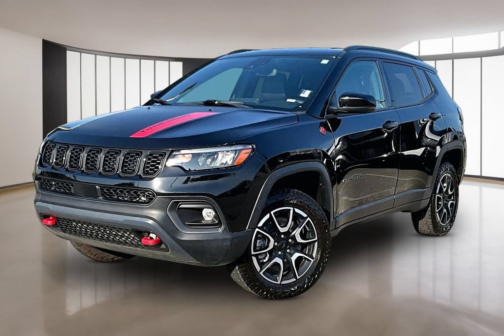 Used 2024 Jeep Compass Trailhawk AWD/4WD image 1