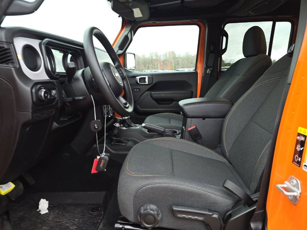 Used 2025 Jeep Wrangler Sport image 21