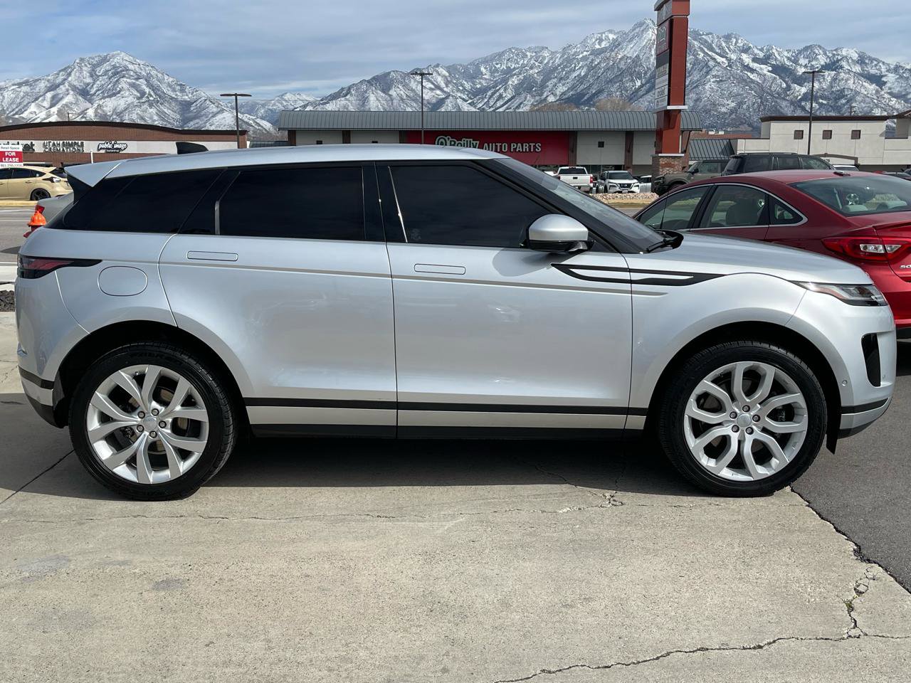 Used 2020 Land Rover Range Rover Evoque SE image 4