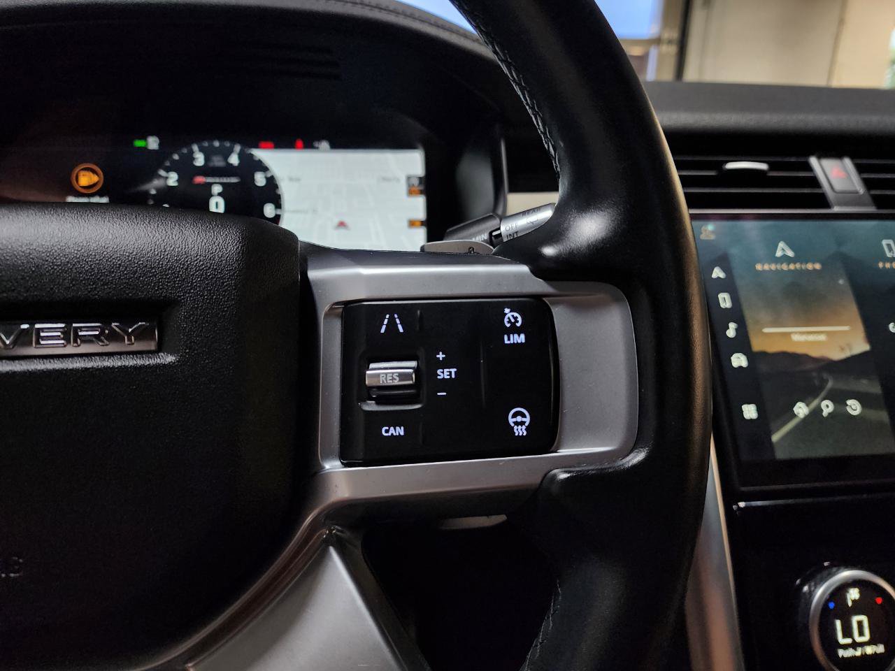 Used 2022 Land Rover Discovery S R-Dynamic image 35