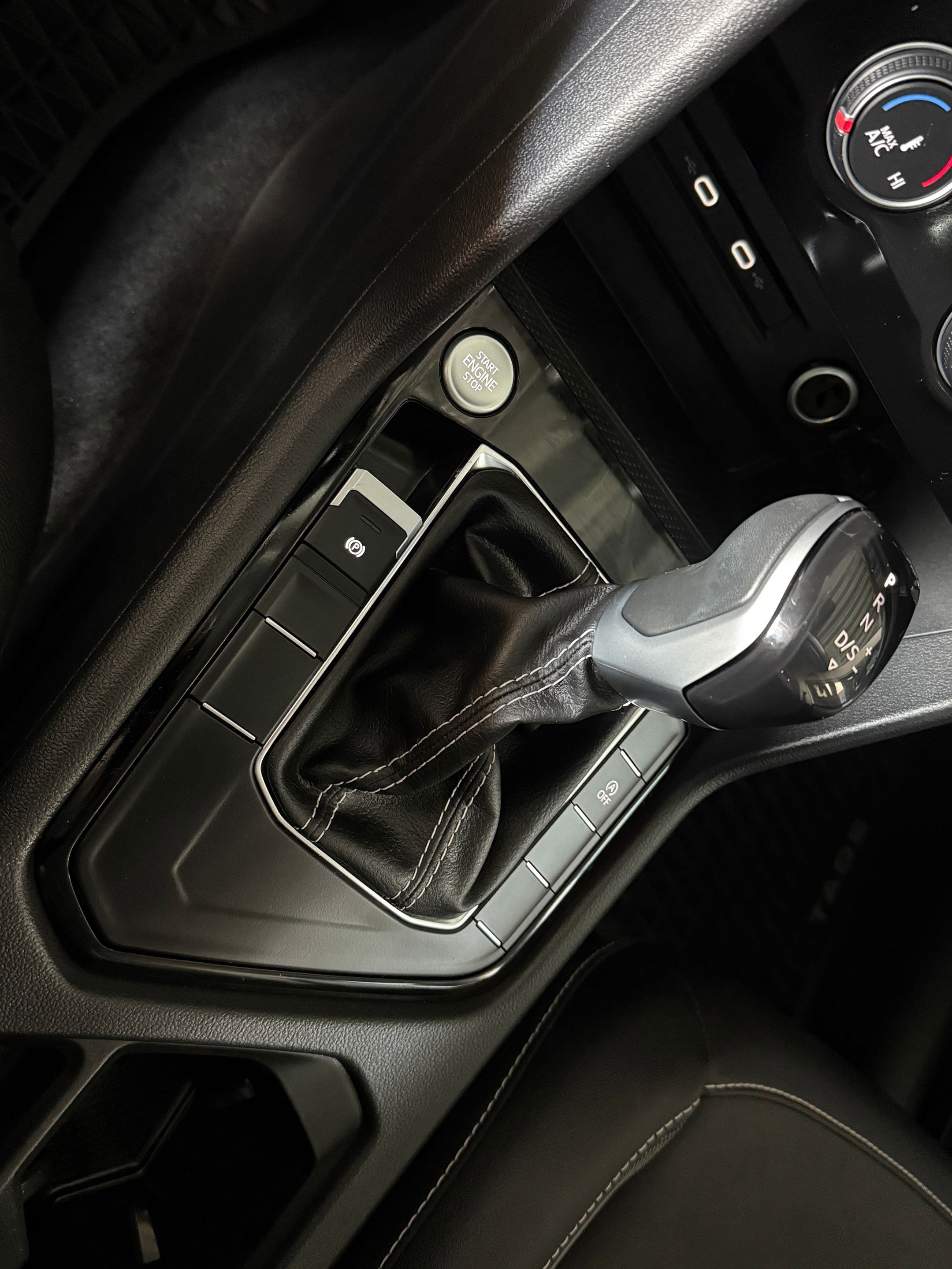 Certified 2023 Volkswagen Taos SE image 16