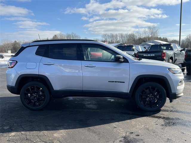 New 2026 Jeep Compass Latitude image 40