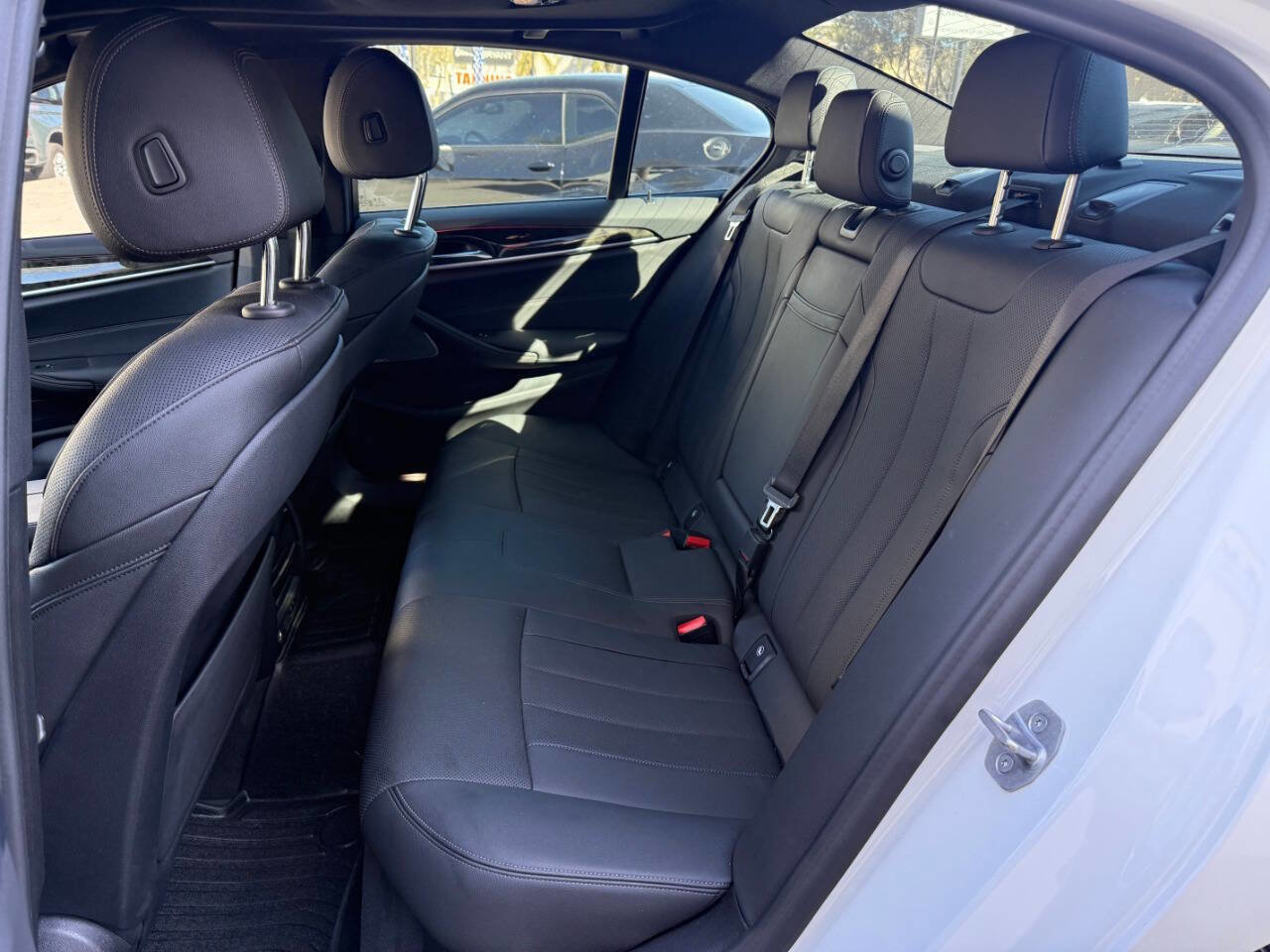 Used 2021 BMW 540i w/ M Sport Package image 34