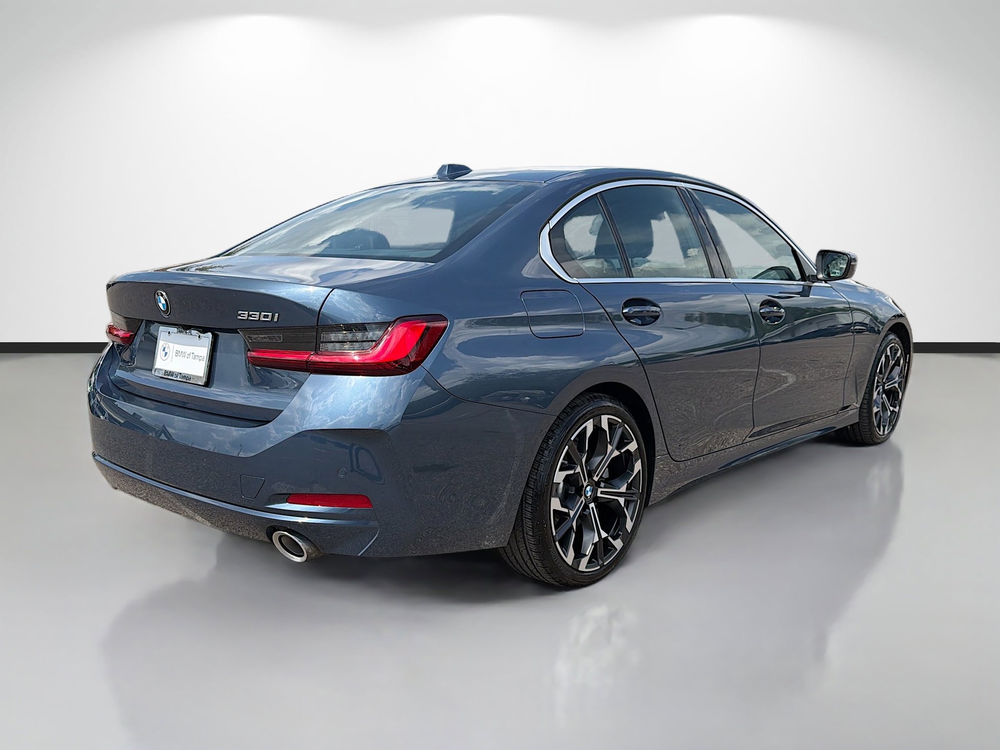Used 2025 BMW 330i Sedan RWD image 3