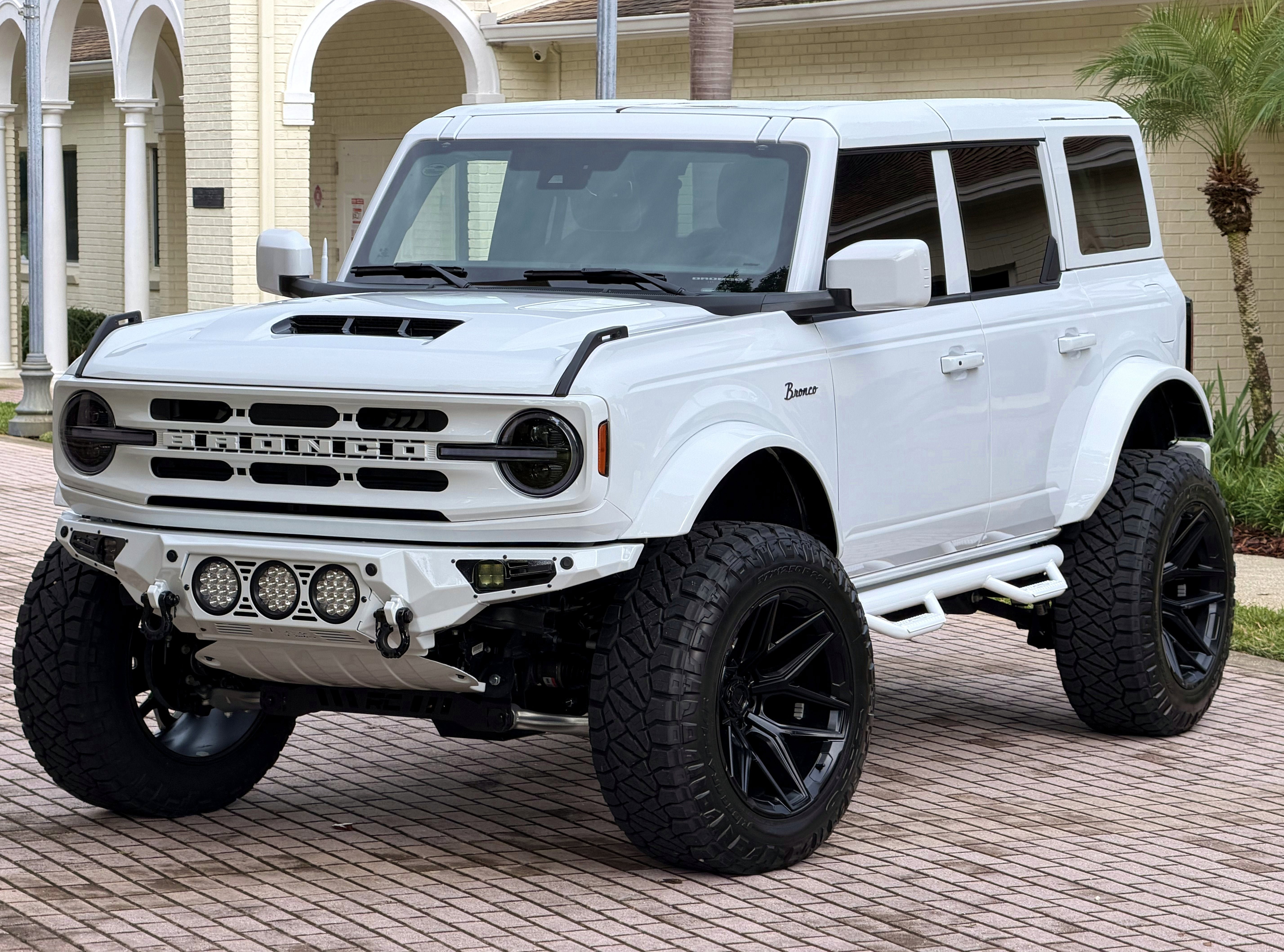 Used 2025 Ford Bronco Outer Banks AWD/4WD image 5