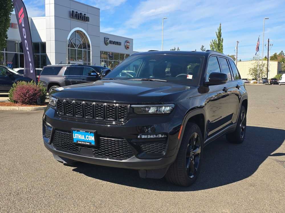 Used 2025 Jeep Grand Cherokee Limited w/ Black Appearance Package