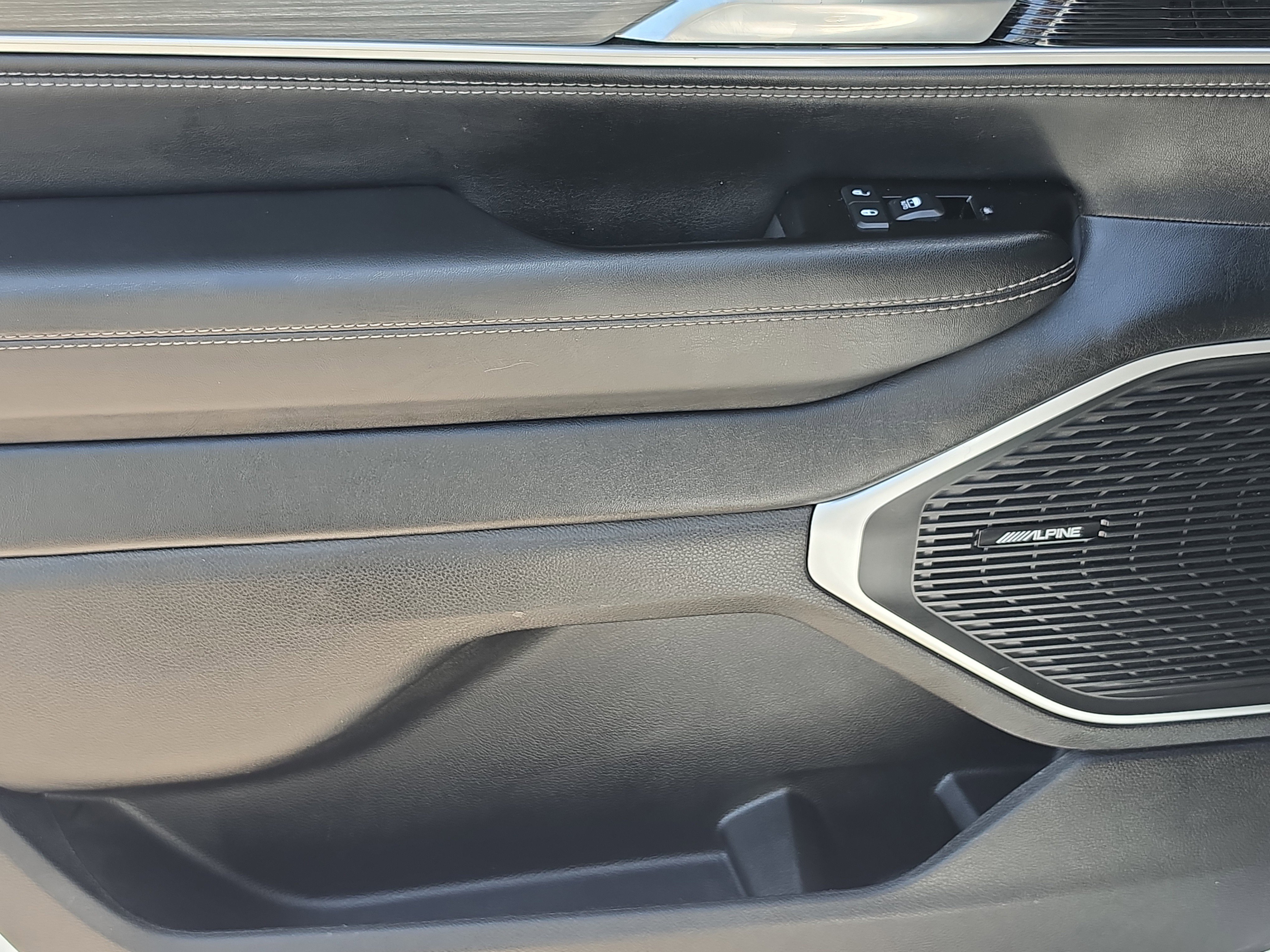 Used 2023 Jeep Wagoneer Series III w/ Preferred Equipment Group image 12