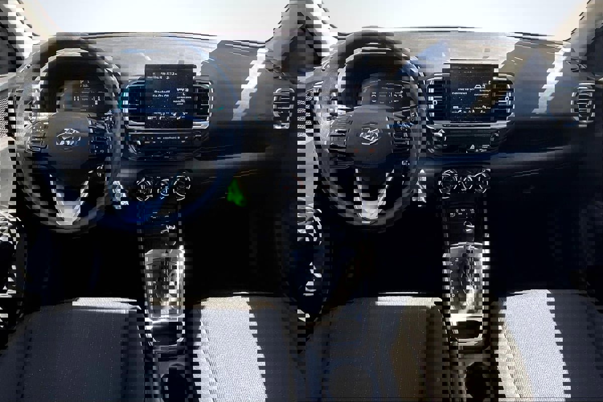 Used 2024 Hyundai Venue SE image 16