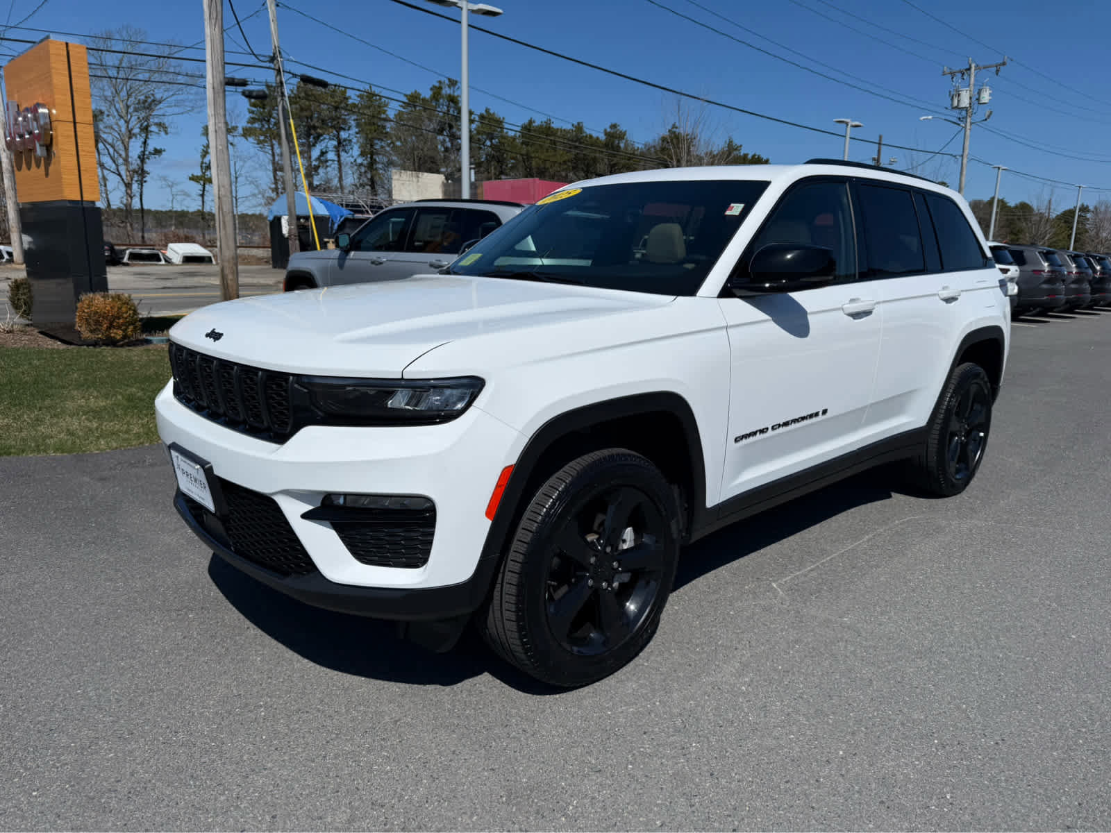 Used 2025 Jeep Grand Cherokee Limited w/ Black Appearance Package image 4