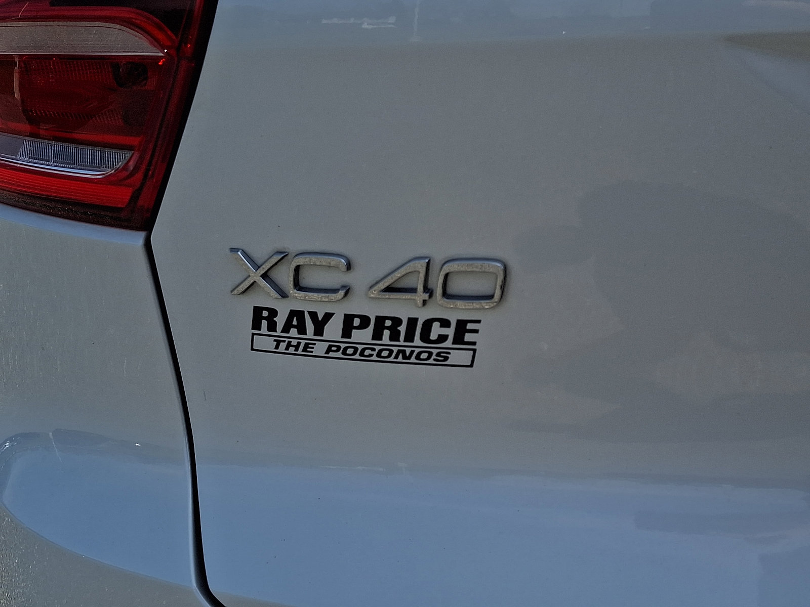 Certified 2023 Volvo XC40 B5 Plus w/ Driver Assist Package AWD/4WD image 30