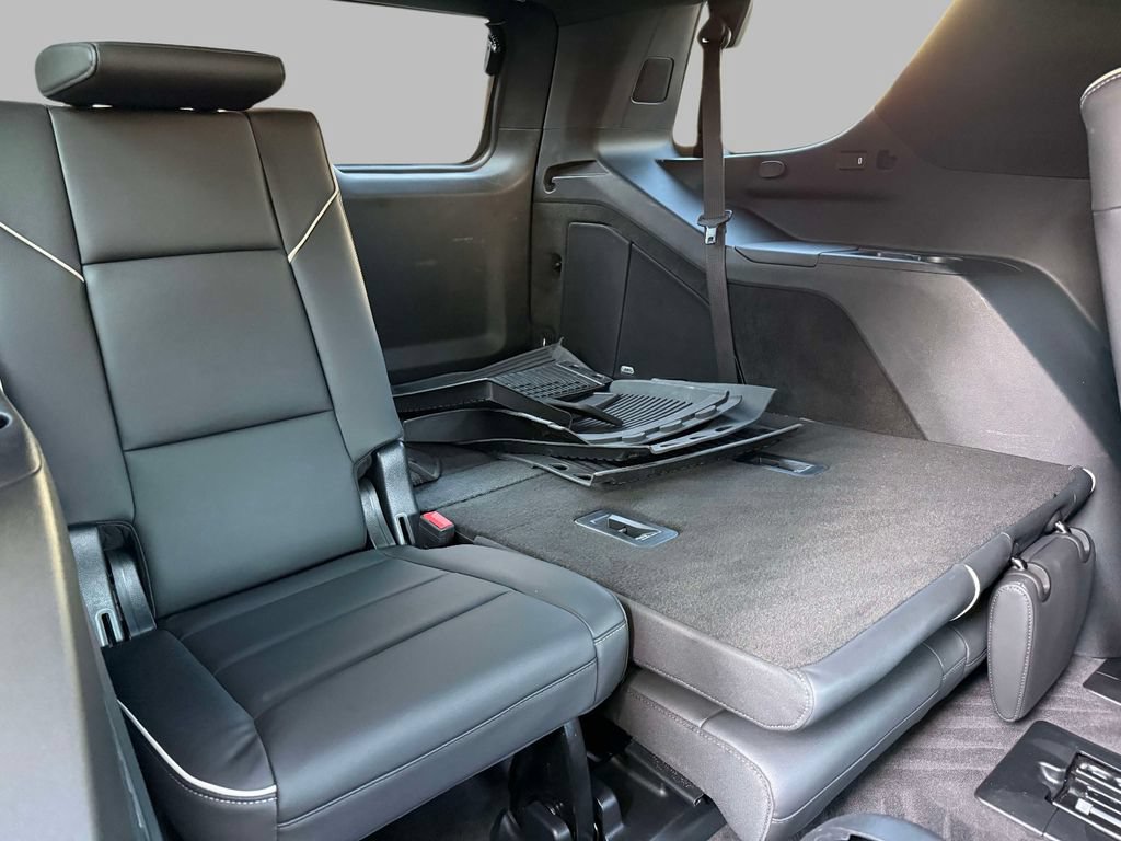 Certified 2024 Cadillac Escalade Premium Luxury AWD/4WD image 17
