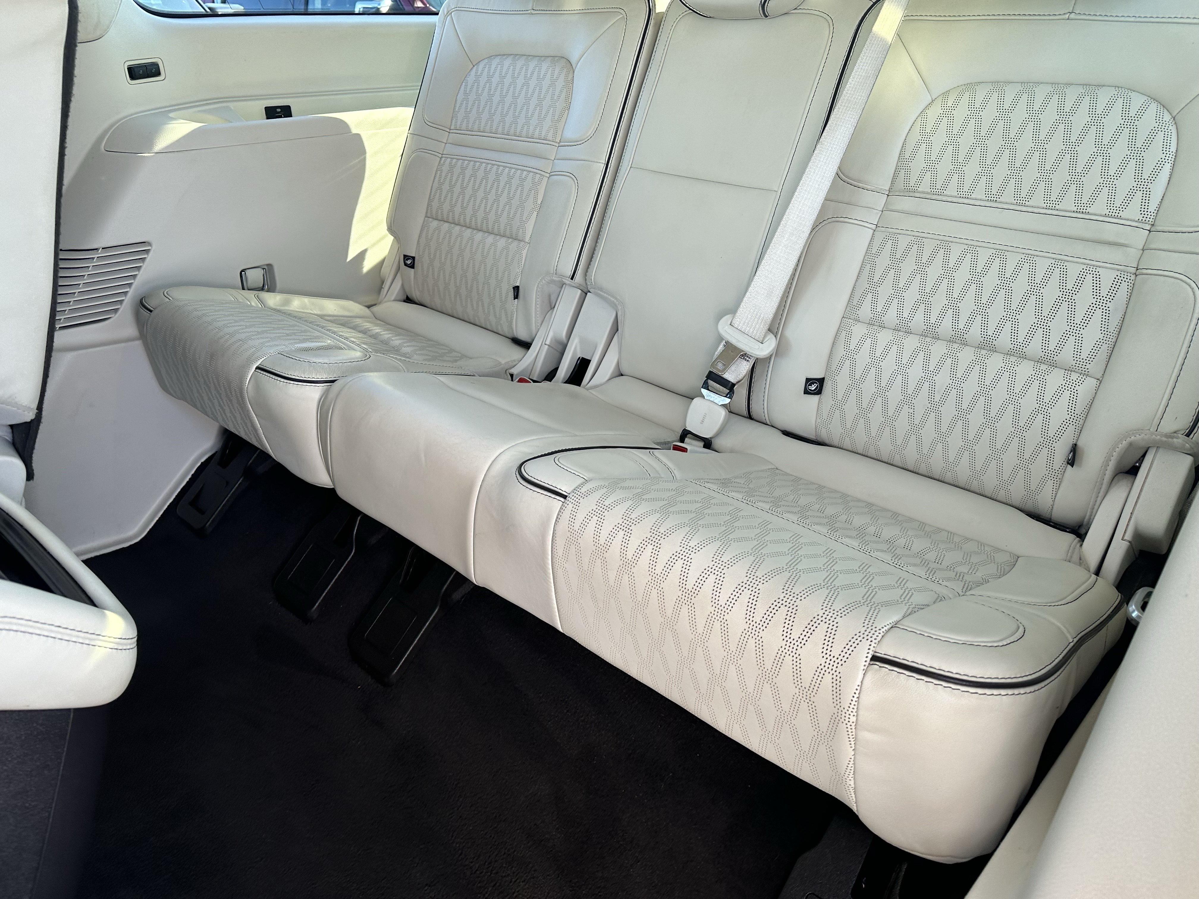 Used 2021 Lincoln Navigator L Black Label w/ Cargo Convenience Package AWD/4WD image 10
