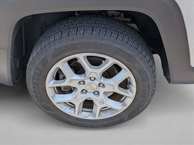 Used 2018 Jeep Renegade Latitude AWD/4WD image 7