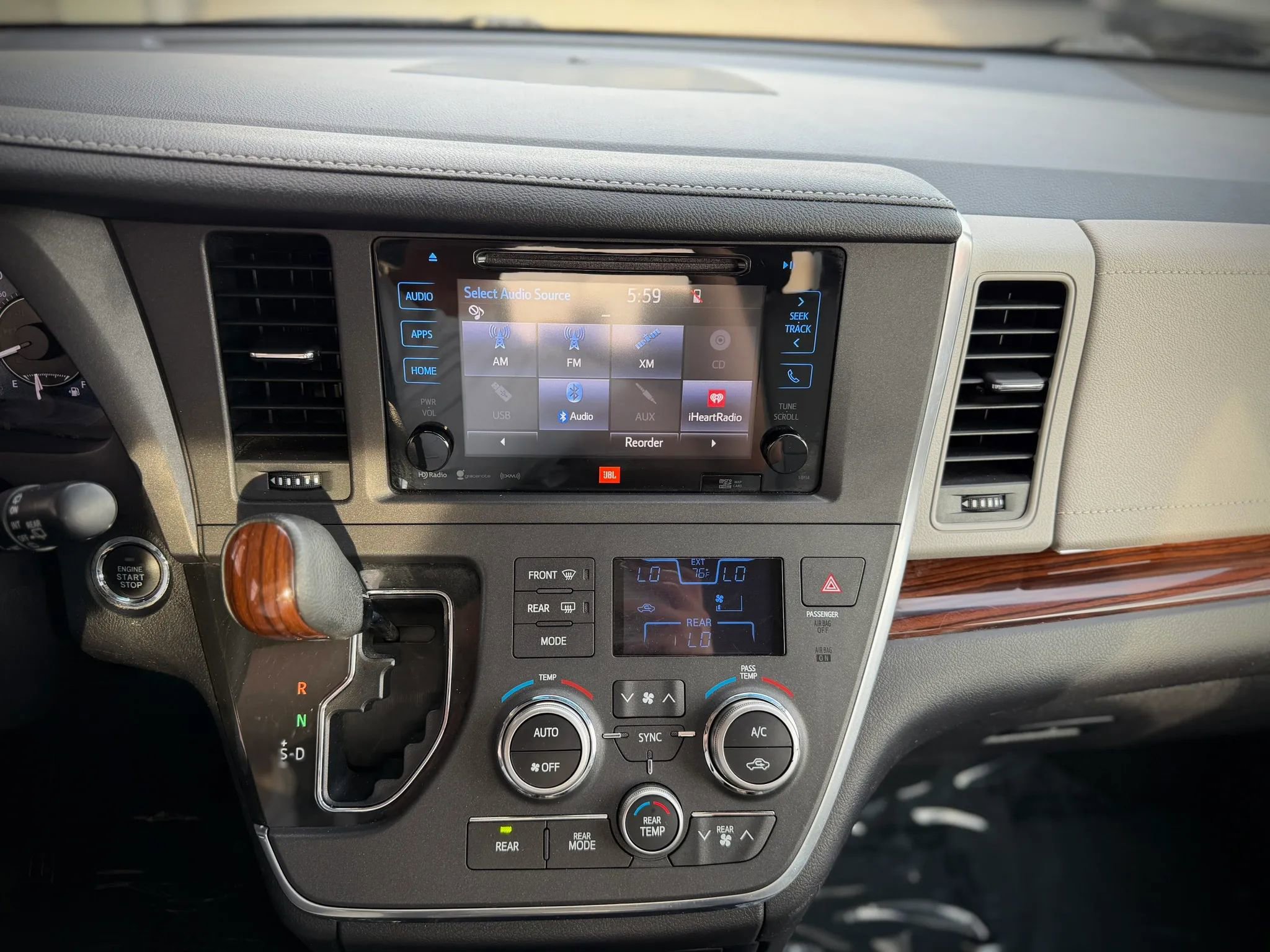 Used 2017 Toyota Sienna Limited image 10