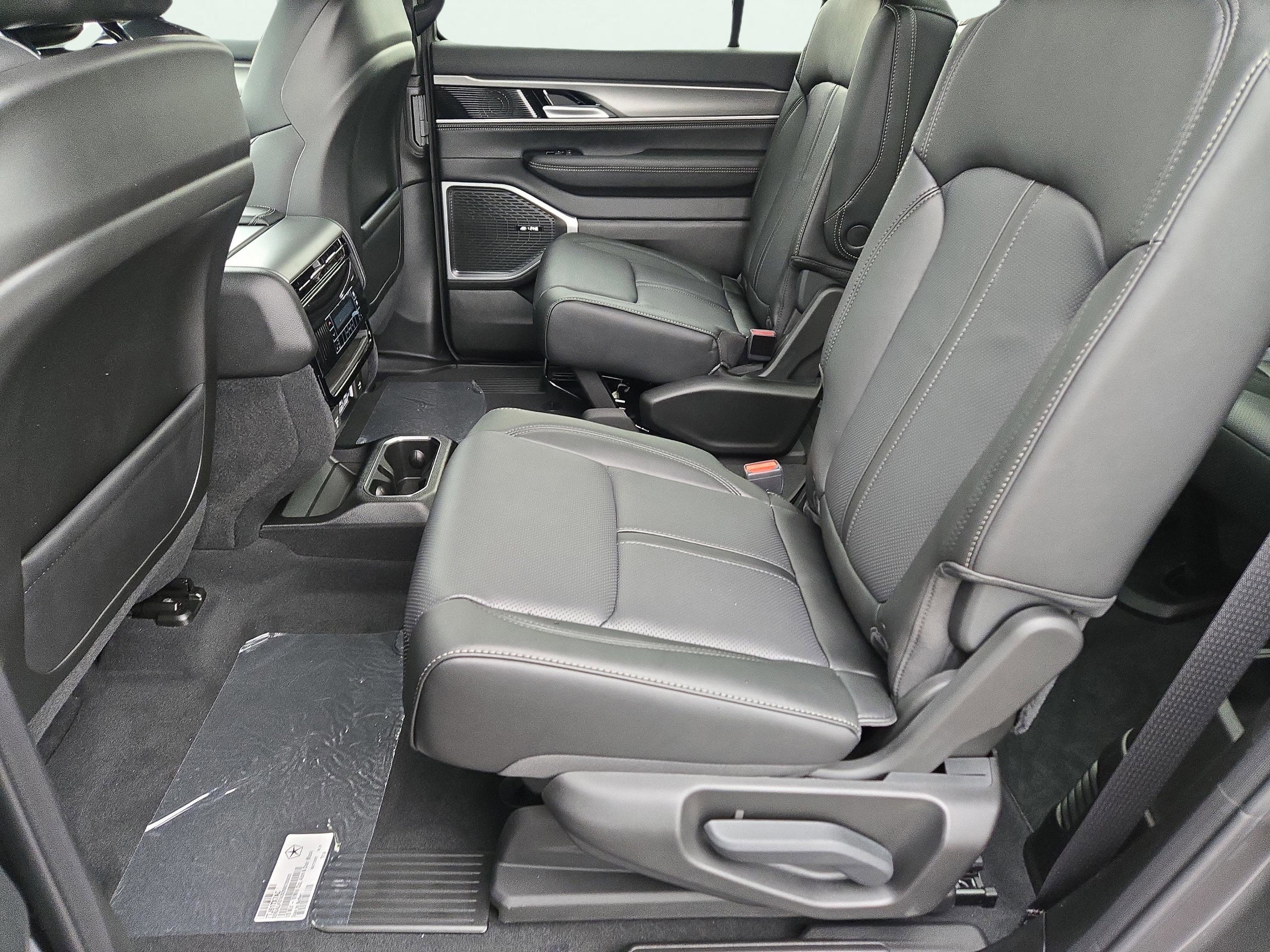 New 2025 Jeep Wagoneer L Series II w/ Premium Group I image 19