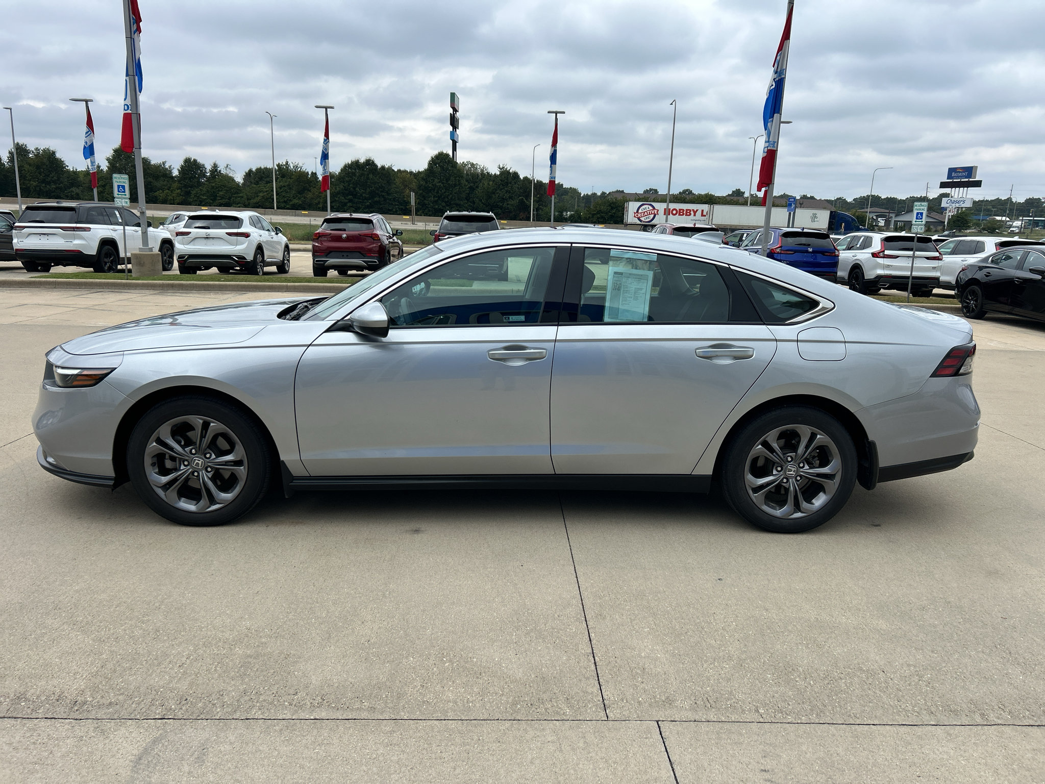 Used 2024 Honda Accord EX image 8