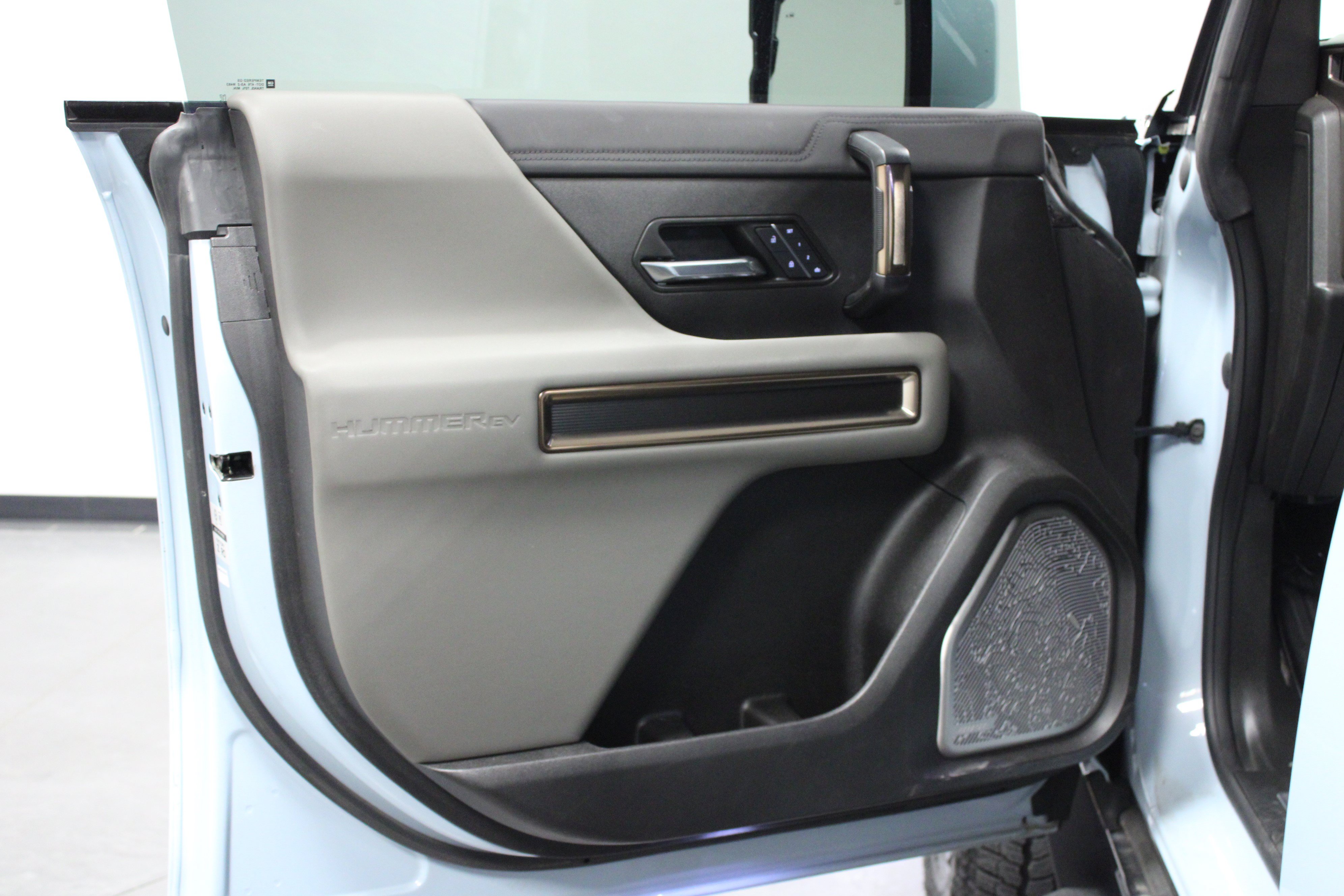 Used 2025 GMC Hummer EV 2X AWD/4WD image 11