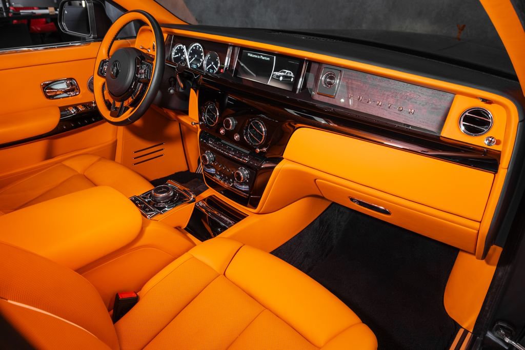 Used 2024 Rolls-Royce Phantom Sedan RWD image 33