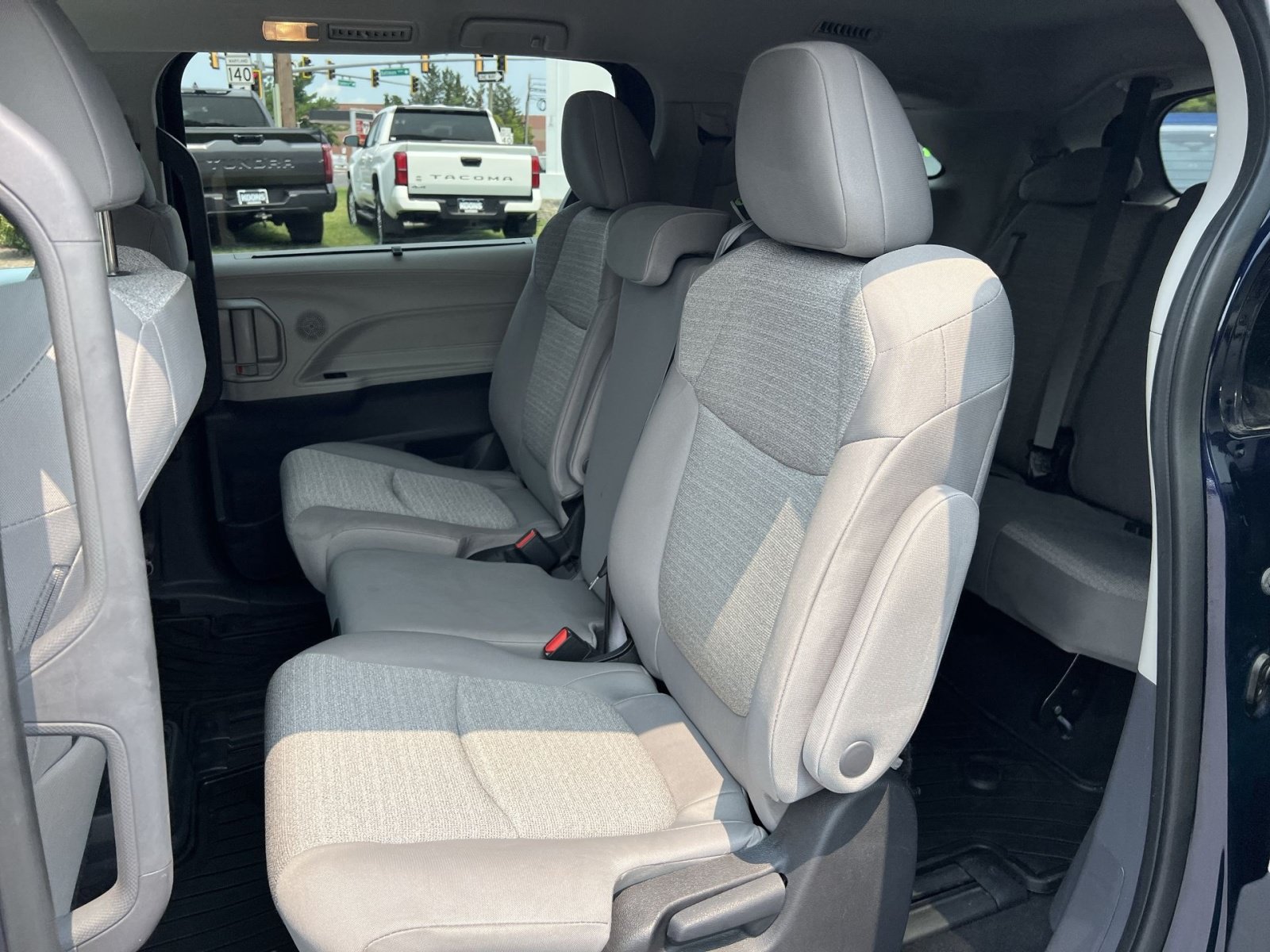 Used 2023 Toyota Sienna LE AWD/4WD image 23
