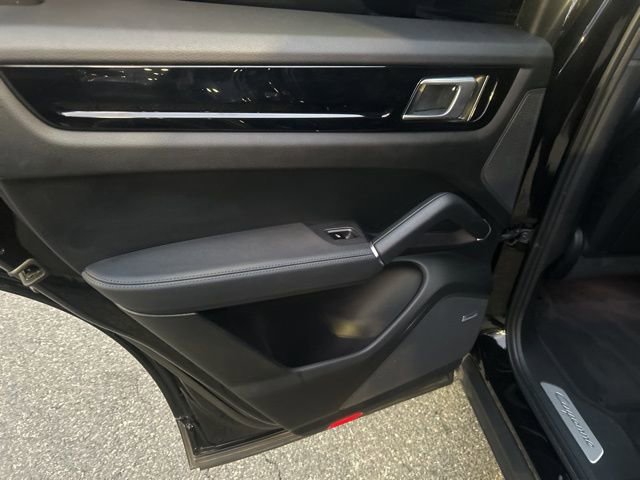 Used 2020 Porsche Cayenne image 16