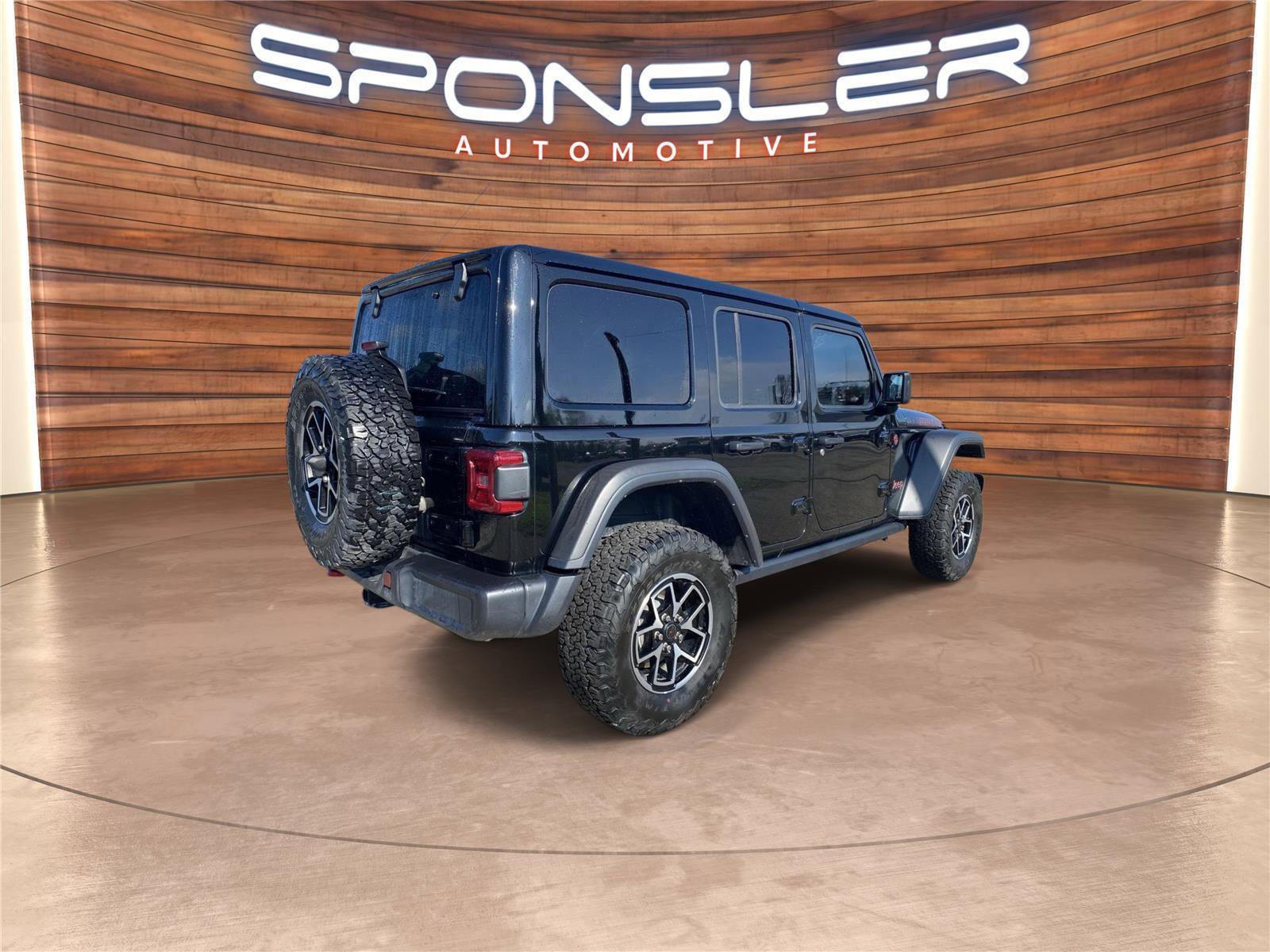 Used 2025 Jeep Wrangler Unlimited Rubicon w/ Convenience Group AWD/4WD image 7