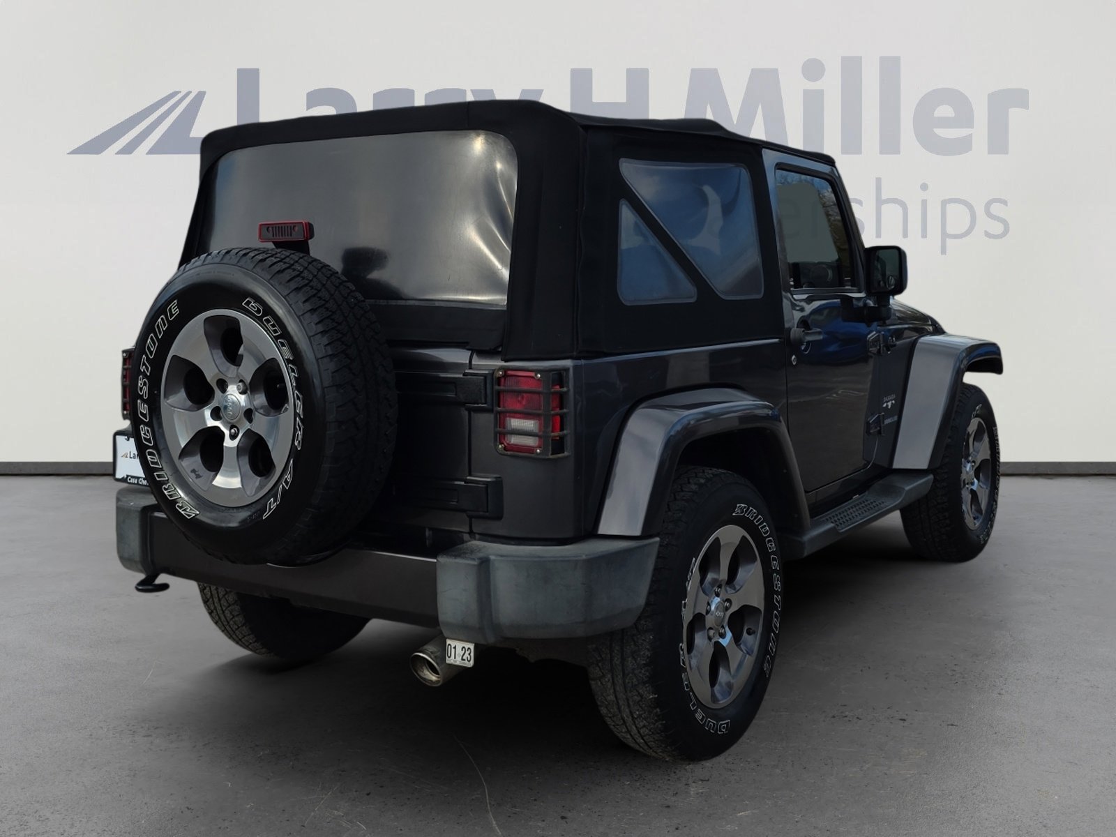 Used 2017 Jeep Wrangler Sahara w/ Connectivity Group image 5