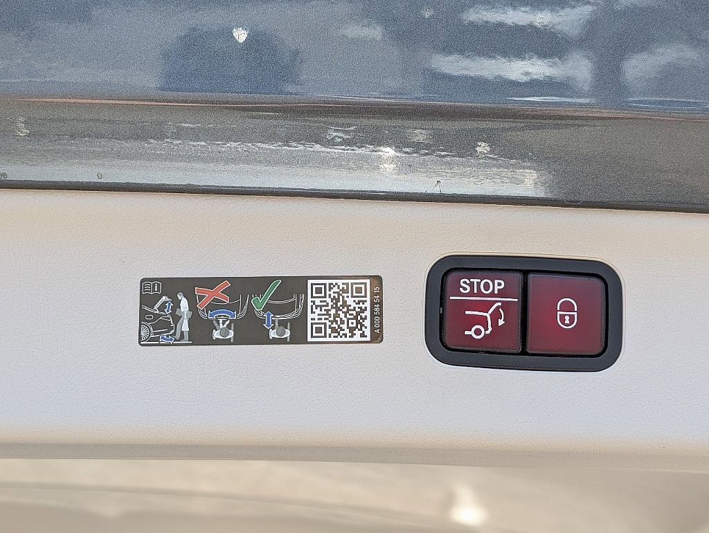 Used 2023 Mercedes-Benz EQS 450+ SUV image 15