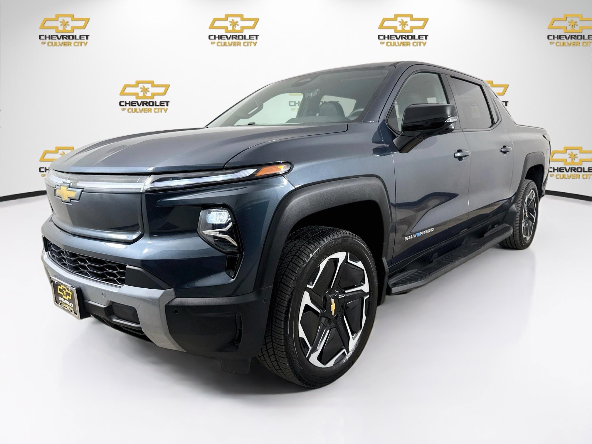 Used 2026 Chevrolet Silverado EV LT AWD/4WD image 3