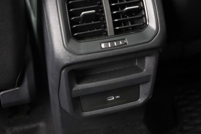 Used 2025 Volkswagen Taos SE w/ Panoramic Sunroof Package image 19