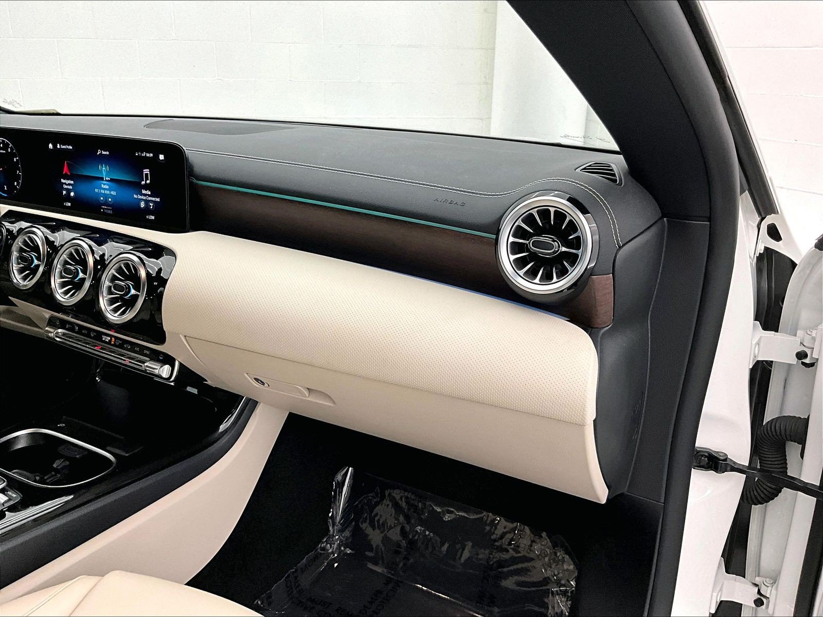 Certified 2023 Mercedes-Benz CLA 250 4MATIC image 20
