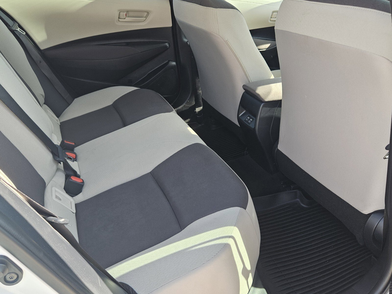 Used 2023 Toyota Corolla LE image 9