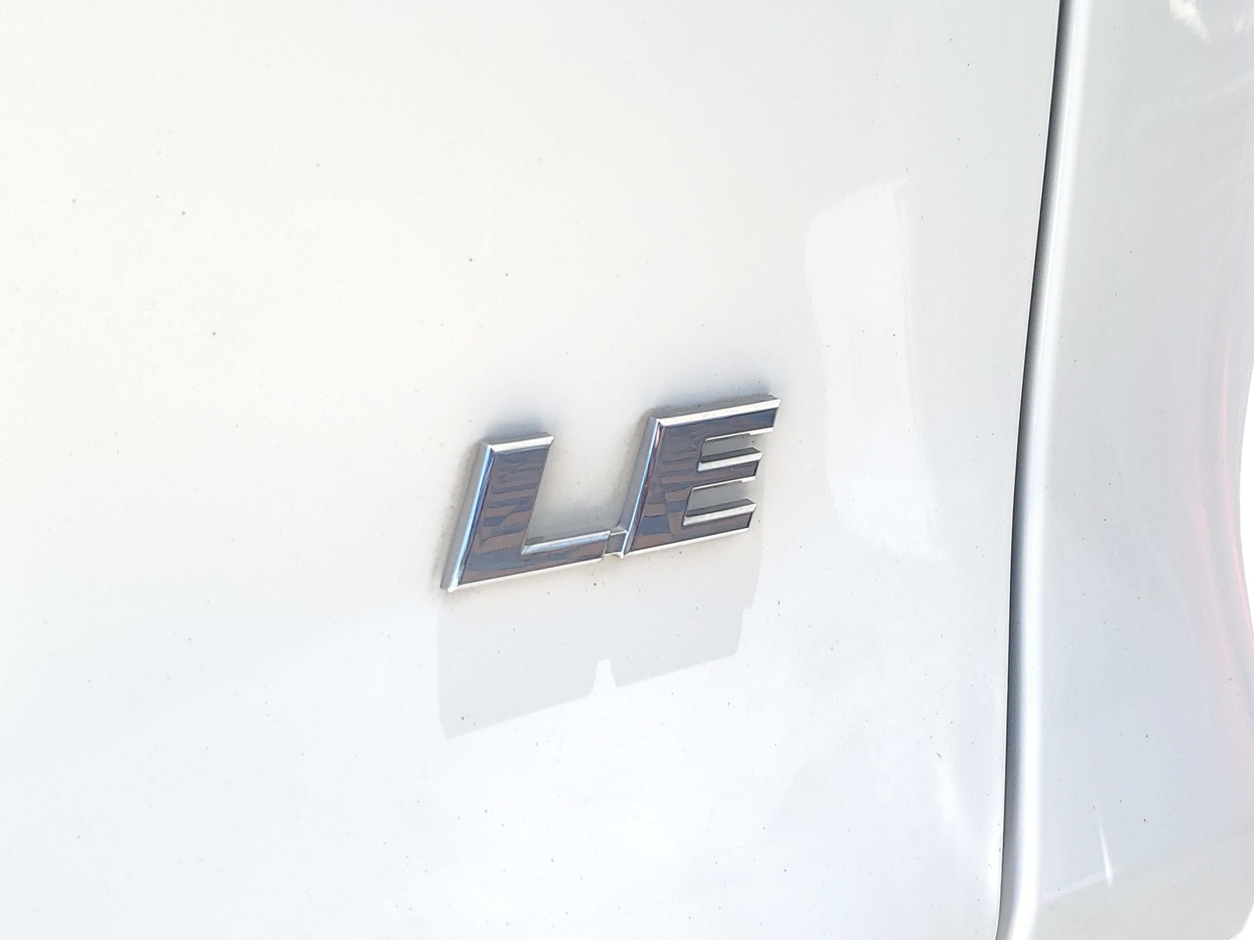 Used 2021 Toyota RAV4 LE FWD image 8