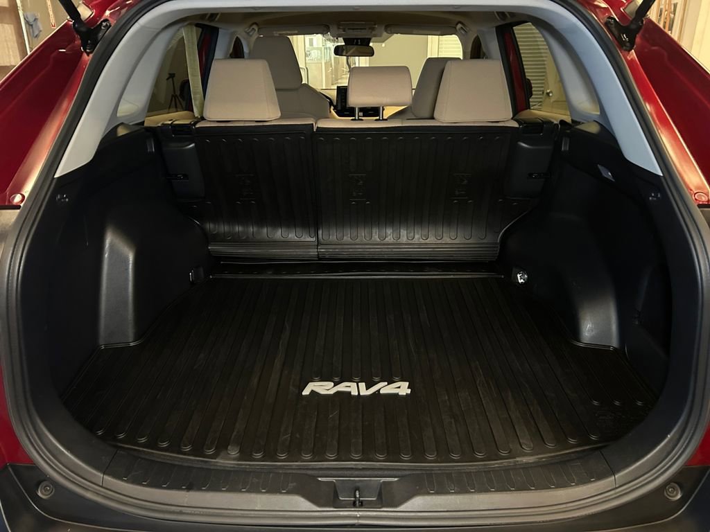 Used 2020 Toyota RAV4 XLE w/ All Weather Liner Package AWD/4WD image 18