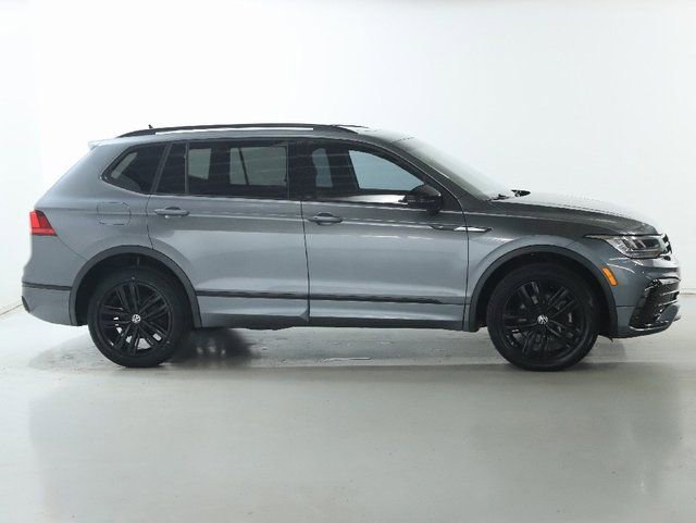 Used 2022 Volkswagen Tiguan SE R-Line image 11