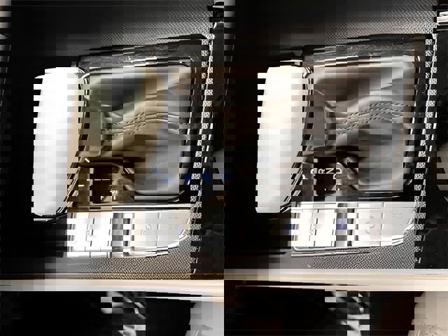 Used 2025 Hyundai Elantra Limited image 32