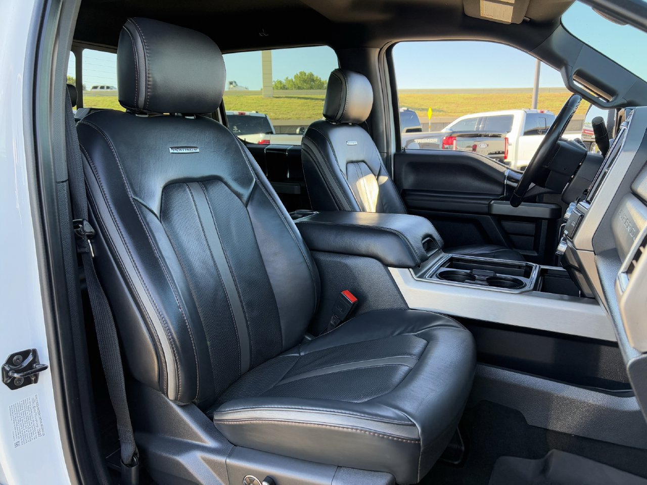 Used 2022 Ford F350 Platinum w/ FX4 Off-Road Package AWD/4WD image 31