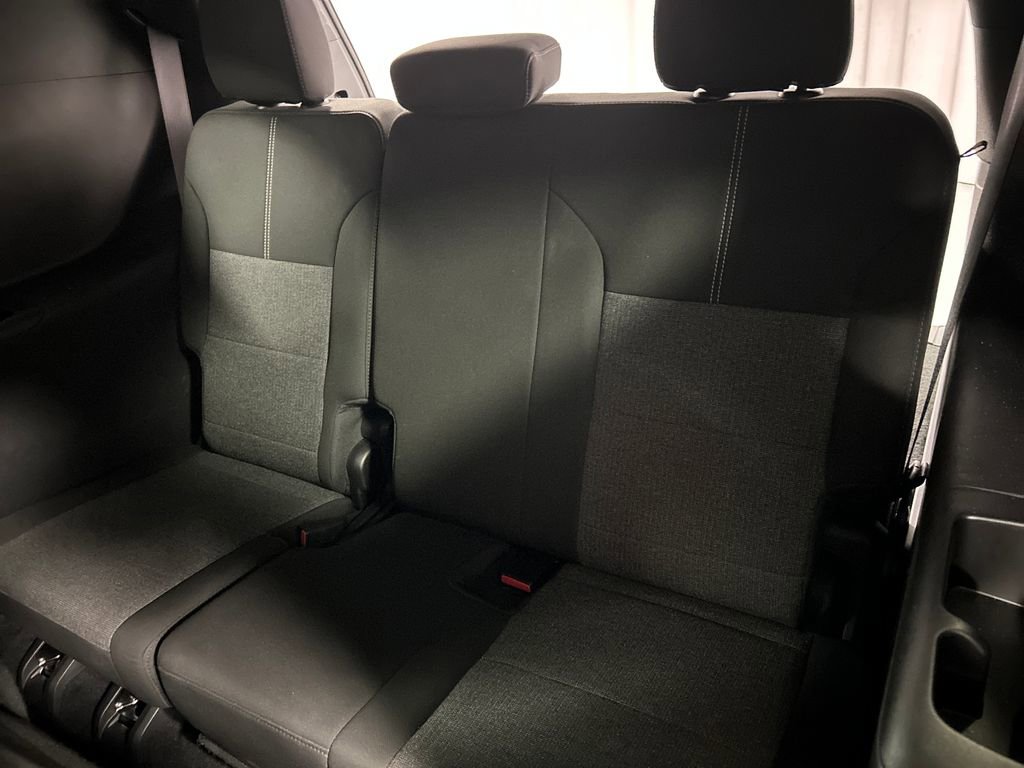 Used 2025 GMC Acadia Elevation image 24