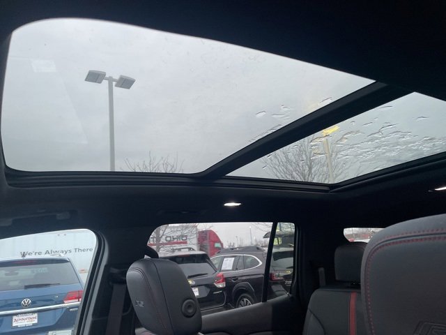 Used 2024 Chevrolet Traverse RS w/ LPO, Floor Liner Package image 11