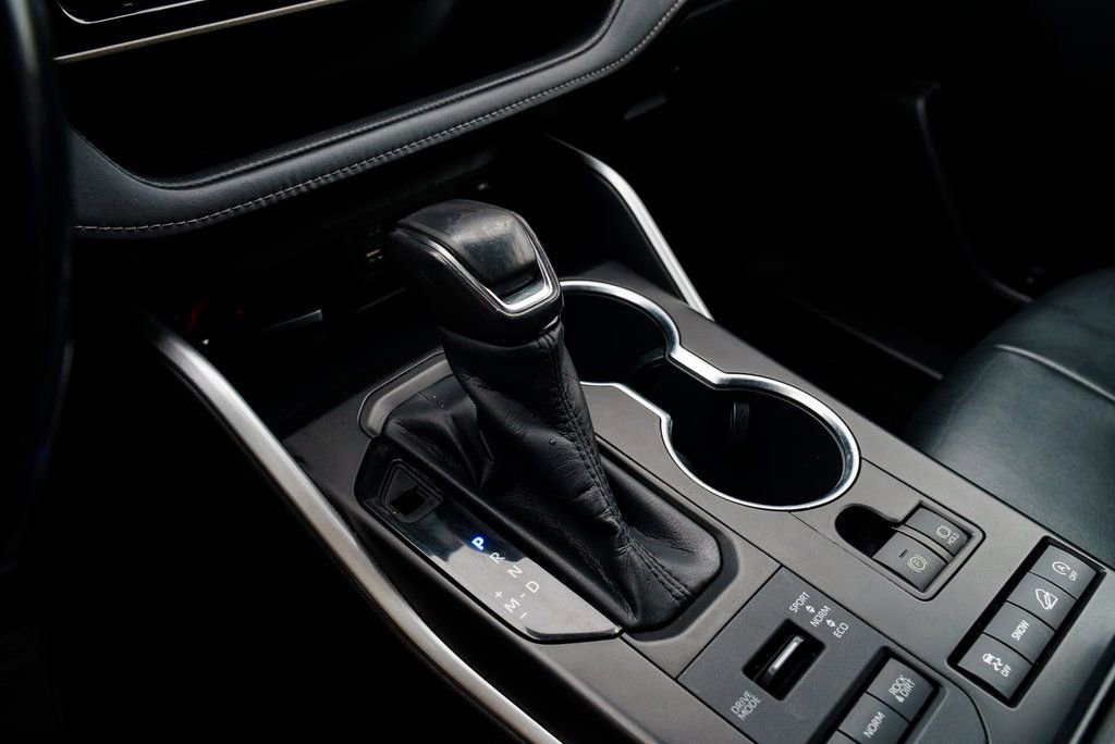 Used 2020 Toyota Highlander XLE image 17