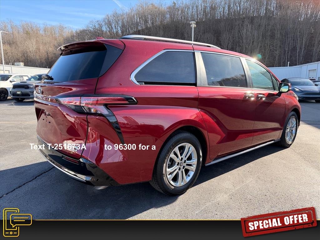 Used 2023 Toyota Sienna Platinum image 4