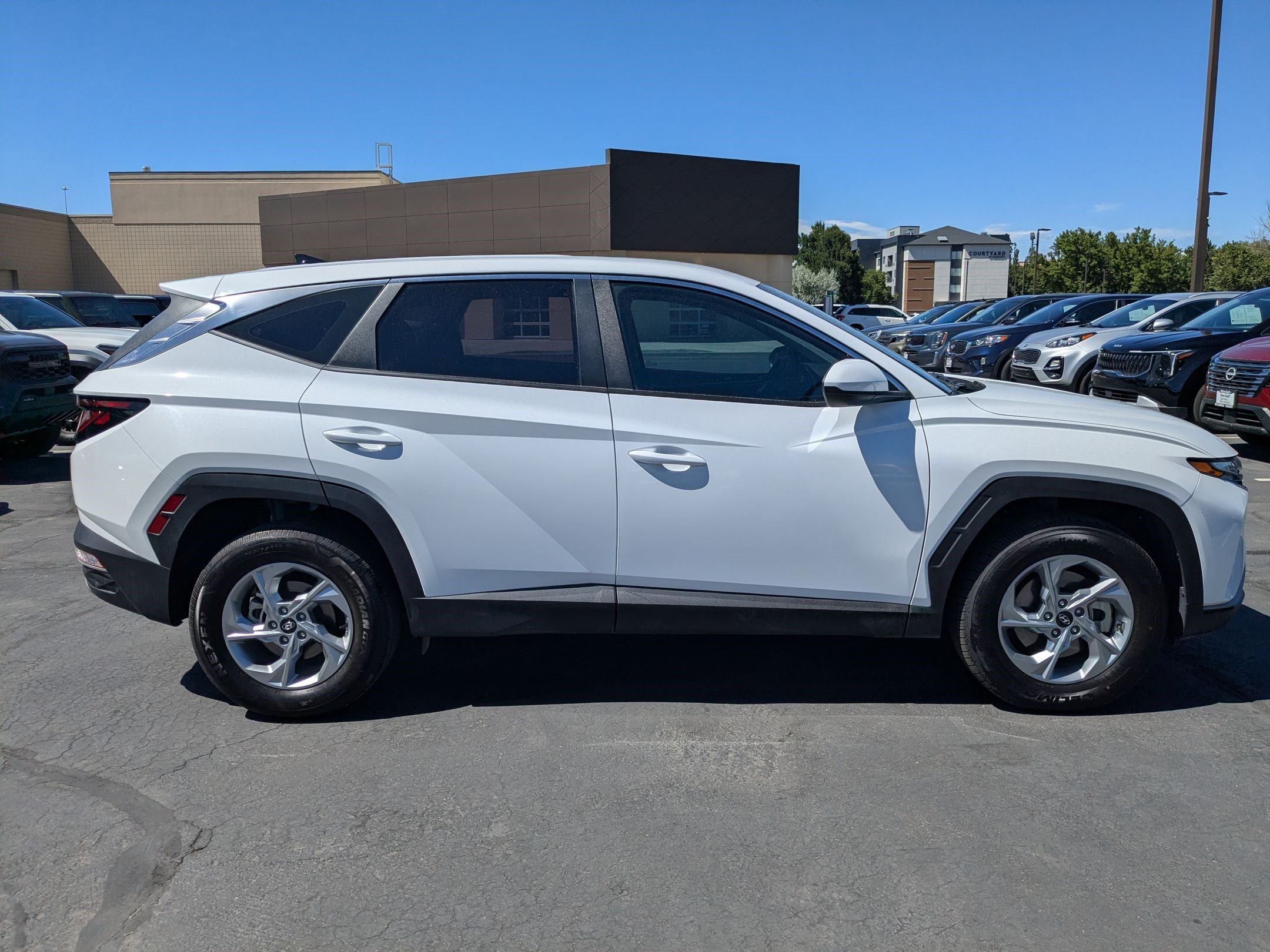 Certified 2024 Hyundai Tucson SE AWD/4WD image 2