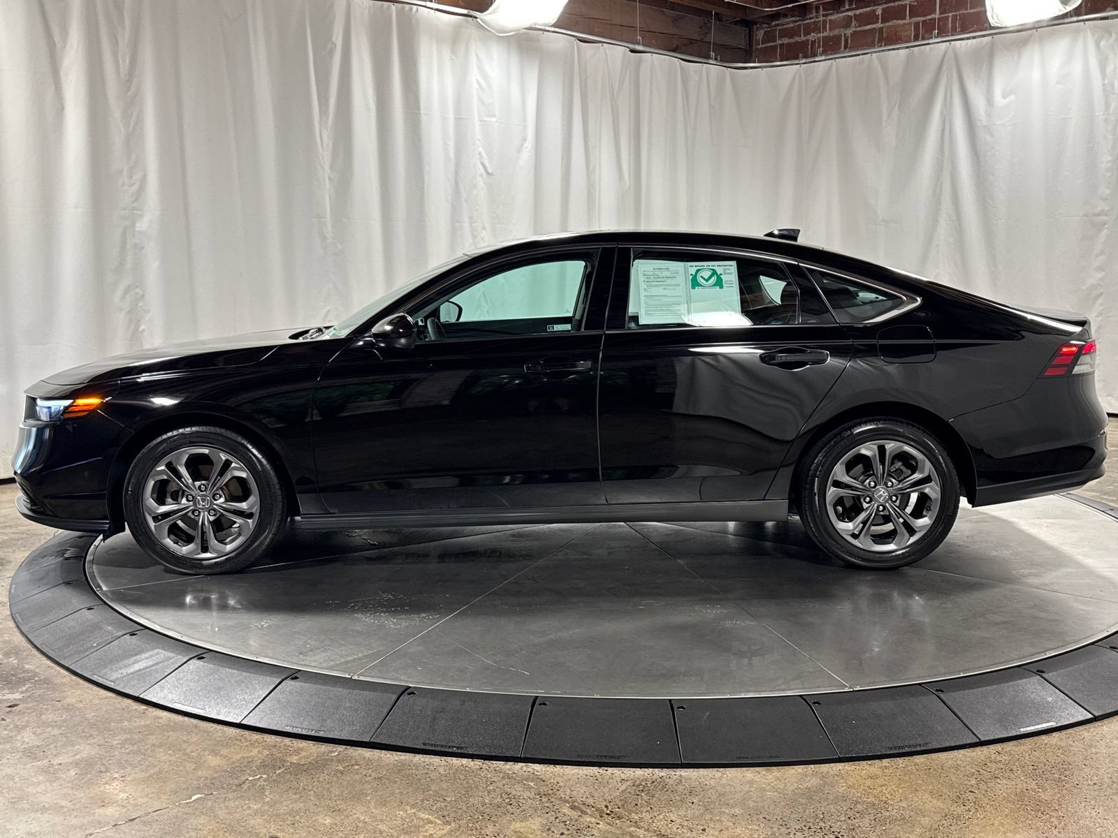 Used 2023 Honda Accord EX image 8