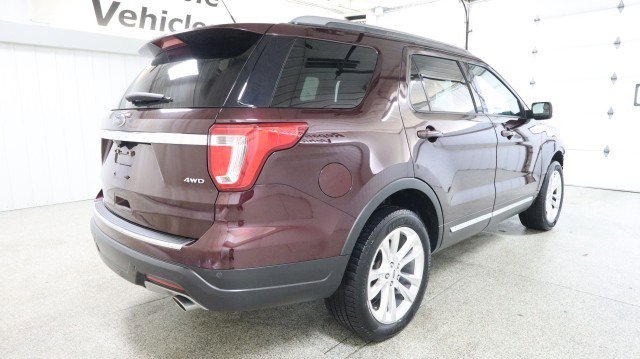 Used 2018 Ford Explorer XLT w/ Equipment Group 202A image 6