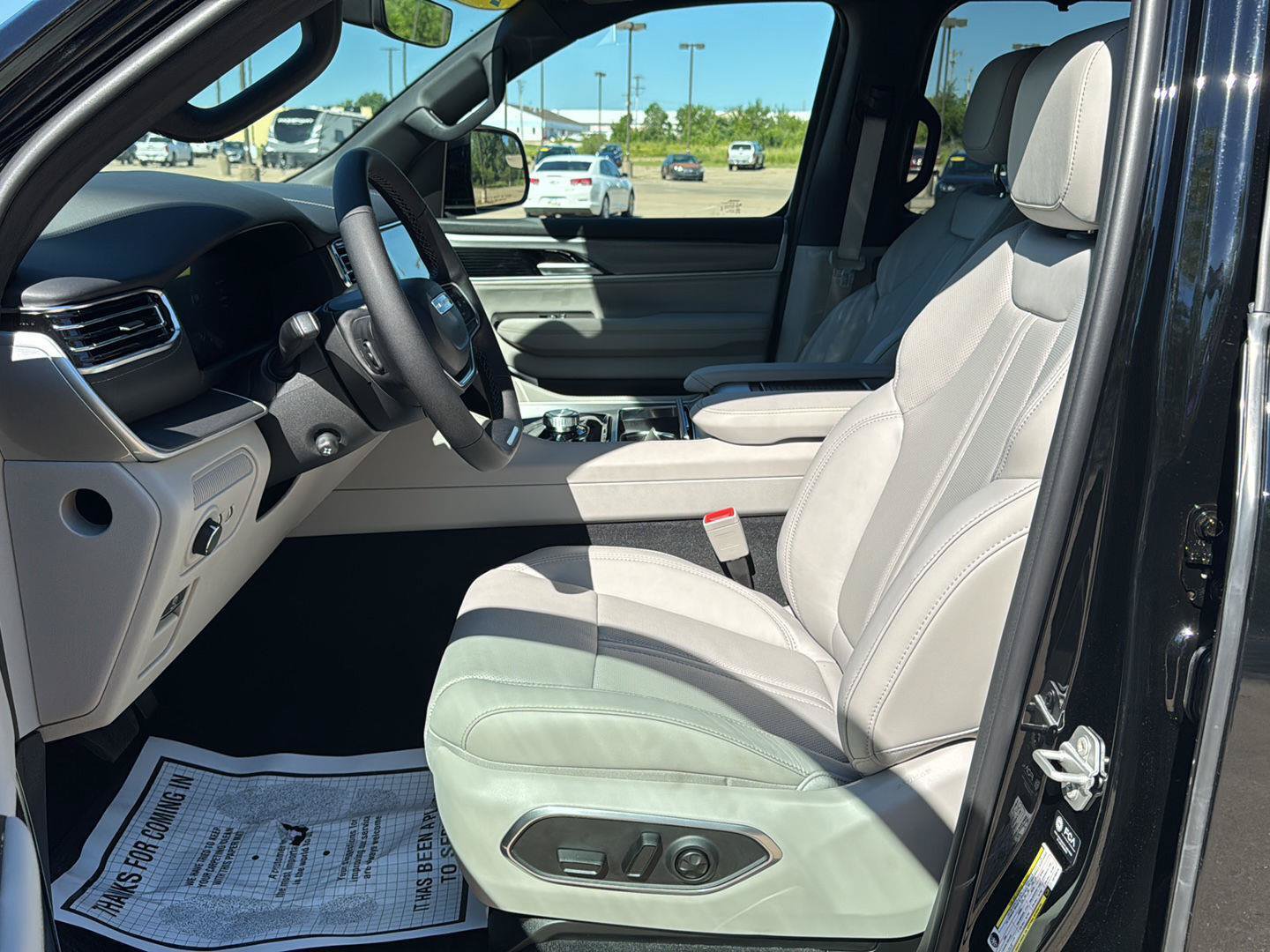 New 2026 Jeep Grand Wagoneer Limited AWD/4WD image 2