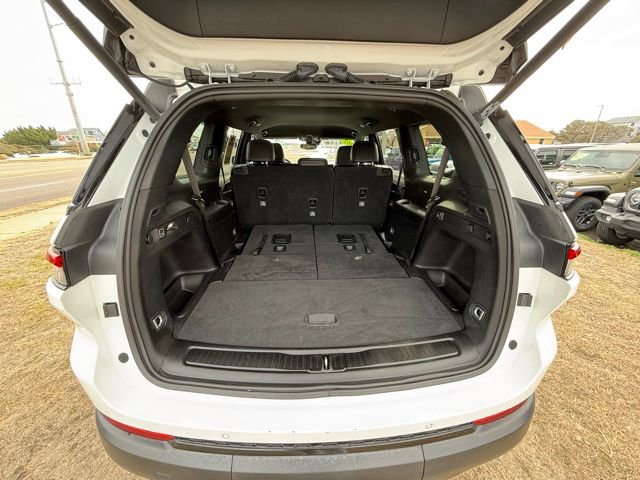 Used 2024 Jeep Grand Cherokee L Laredo image 16