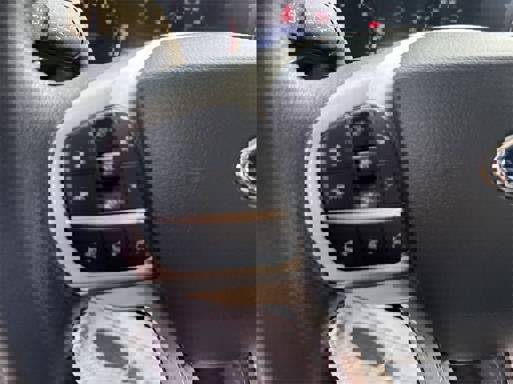 Used 2022 Ford Explorer XLT w/ Equipment Group 202A image 18