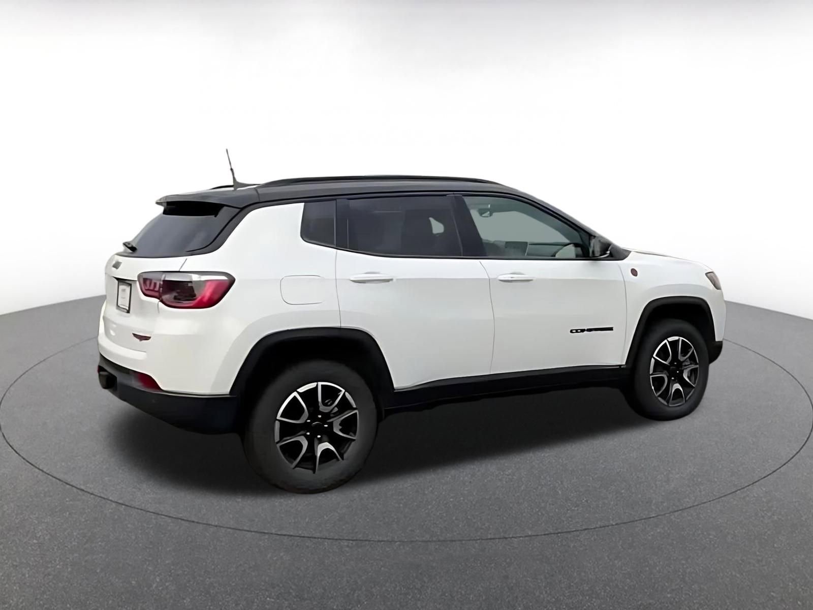 Used 2025 Jeep Compass Trailhawk w/ Trailer Tow Group image 11