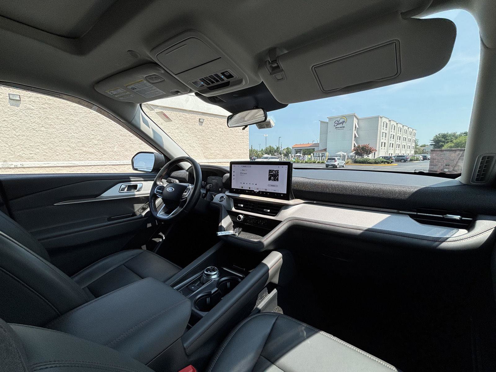 Used 2025 Ford Explorer Active w/ Active Comfort Package AWD/4WD image 15