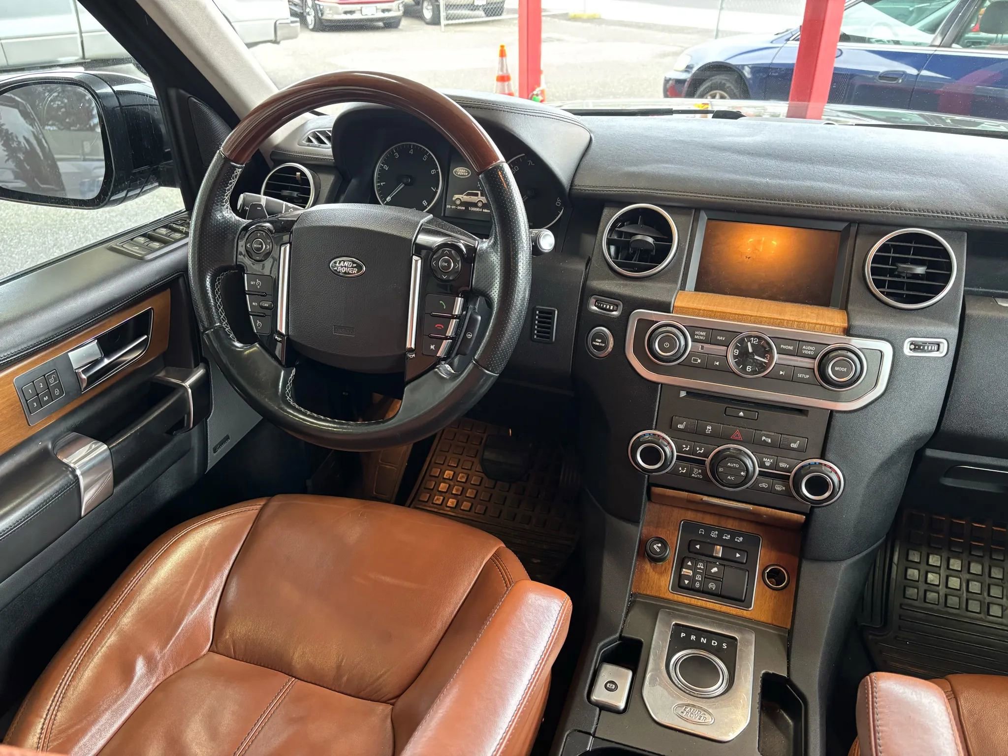 Used 2016 Land Rover LR4 HSE LUX image 10