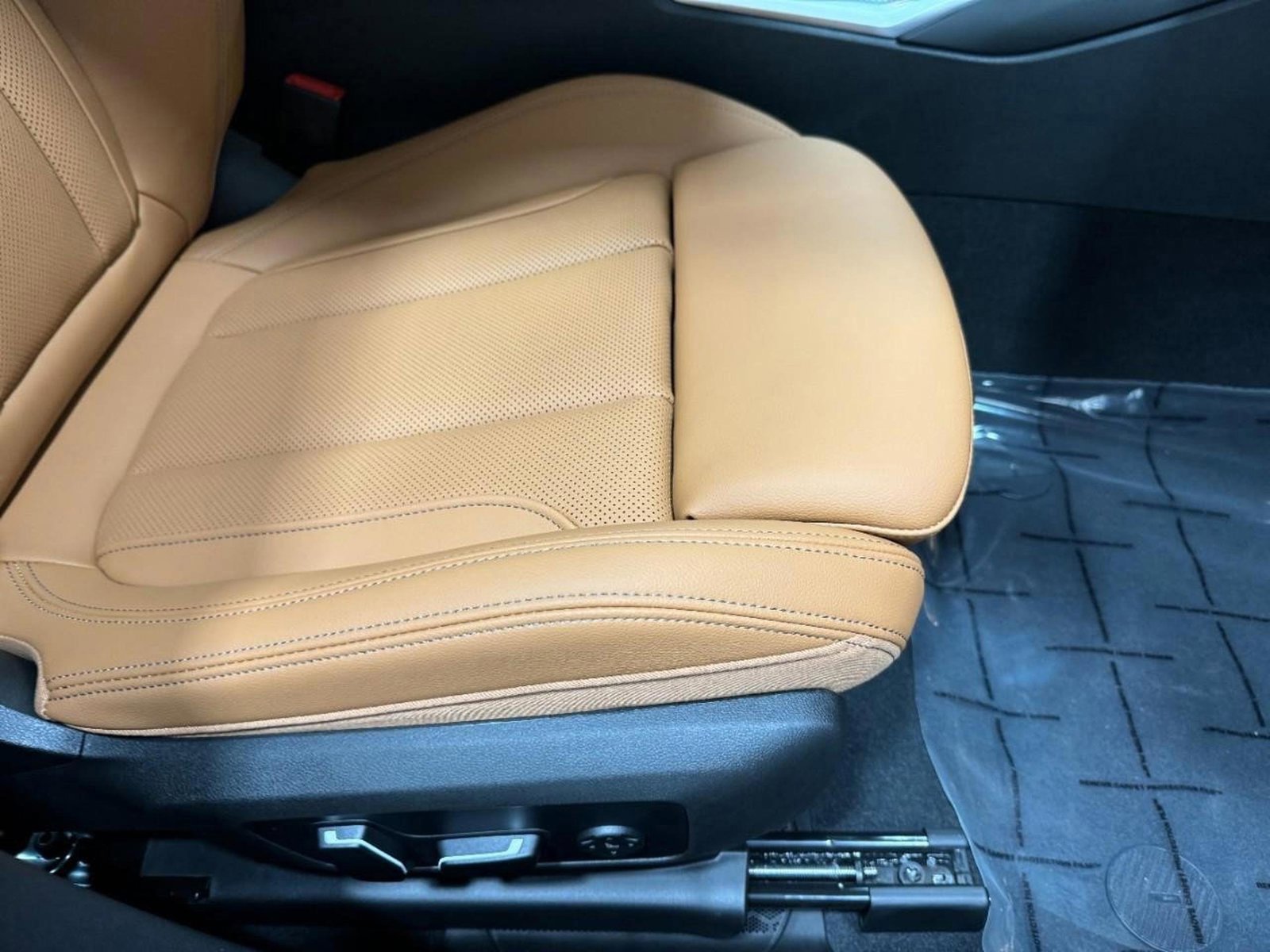 Used 2025 BMW 330i xDrive Sedan w/ Premium Package image 19